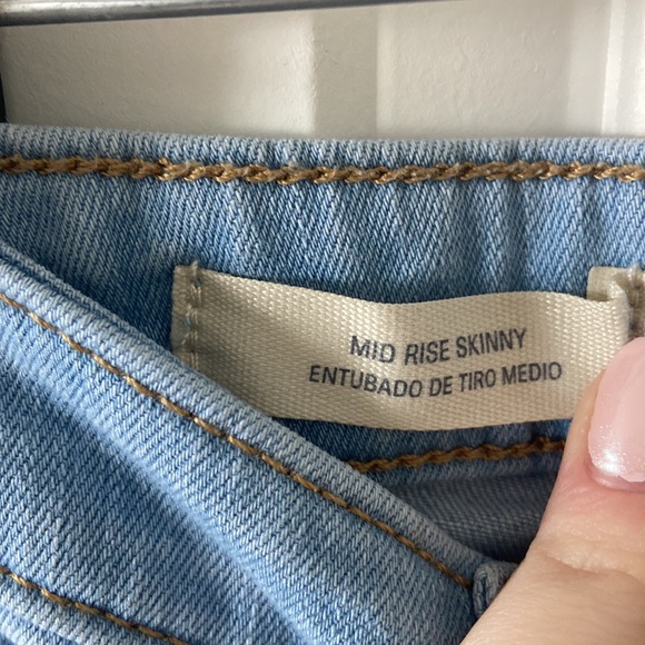 Universal Thread Mid Rise Skinny Jeans - Picture 3 of 5